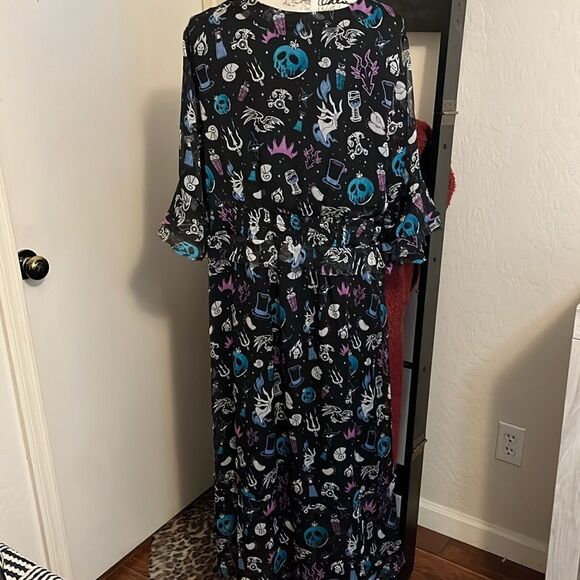 Her Universe Disney Villains V-Neck Skull Hat All Over Print Design Midi Dress - Picture 3 of 14